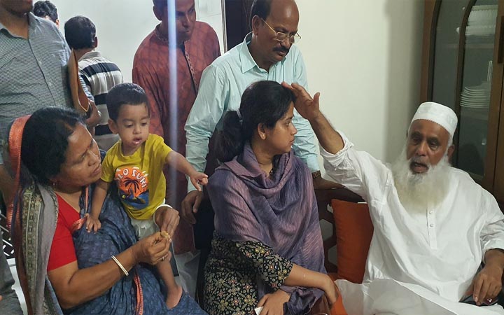 নিহত কাস্টমস কর্মকর্তার পরিবারের পাশে এমপি মনিরুল হক চৌধুরী